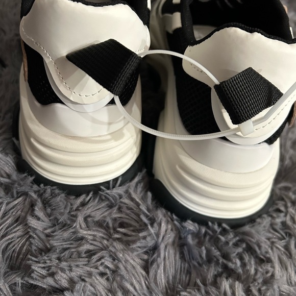 Steve Madden Black and White Sneakers - Picture 5 of 16
